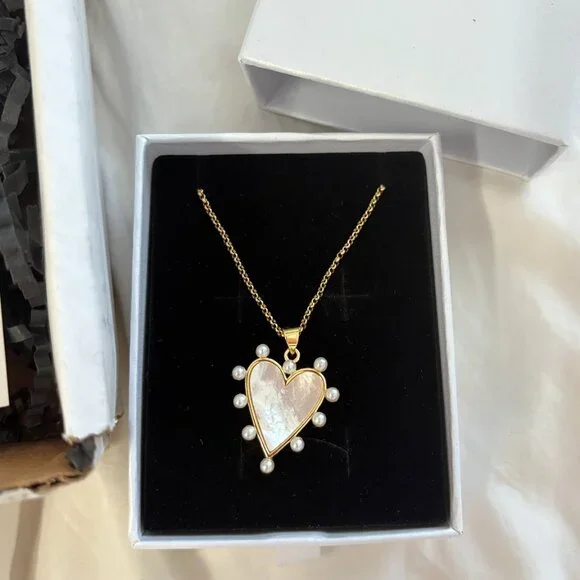 Pearly Gold Heart Cham Necklace – Brand New - Picture 2 of 5
